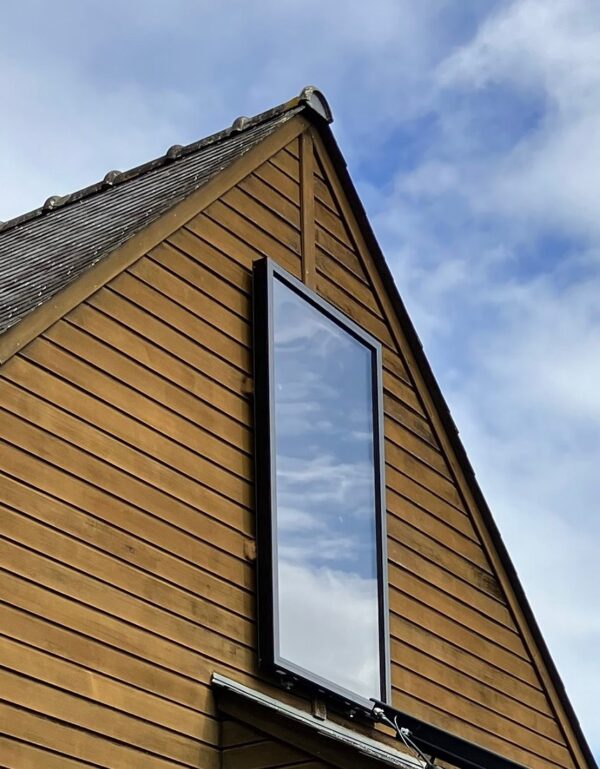 Panneau solaire thermique installé pour préchauffer une installation Ventilairsec. Il permet de réduire la consommation électrique du boitier de VMI et ainsi faire des économies.